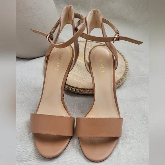 Nine West Tan Wedge Heels with Tribal Print Pattern Size 9 - Picture 2 of 12